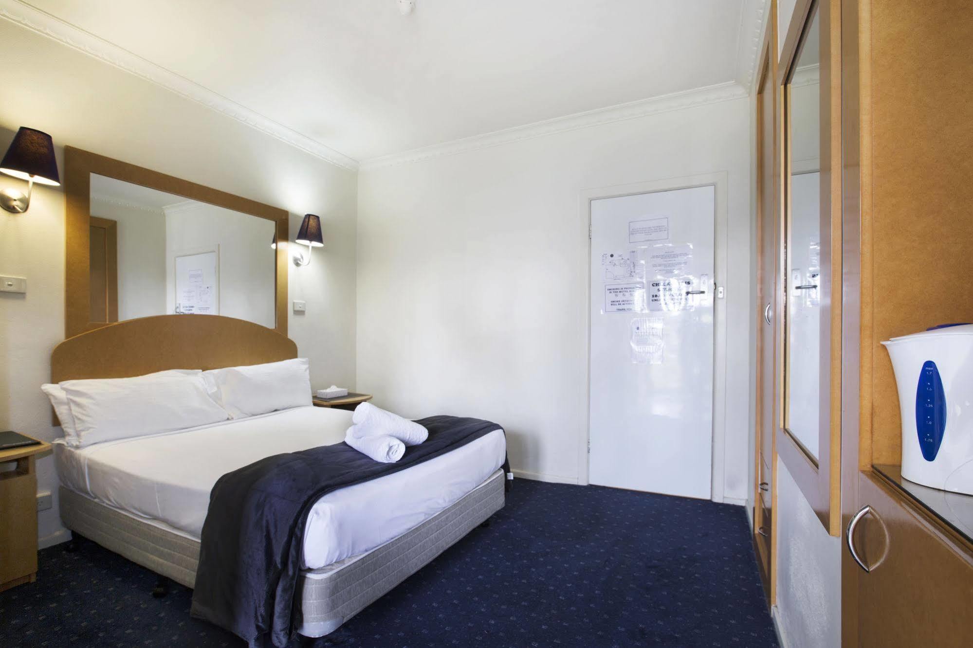 Nightcap At Skyways Hotel Melbourne Exterior photo