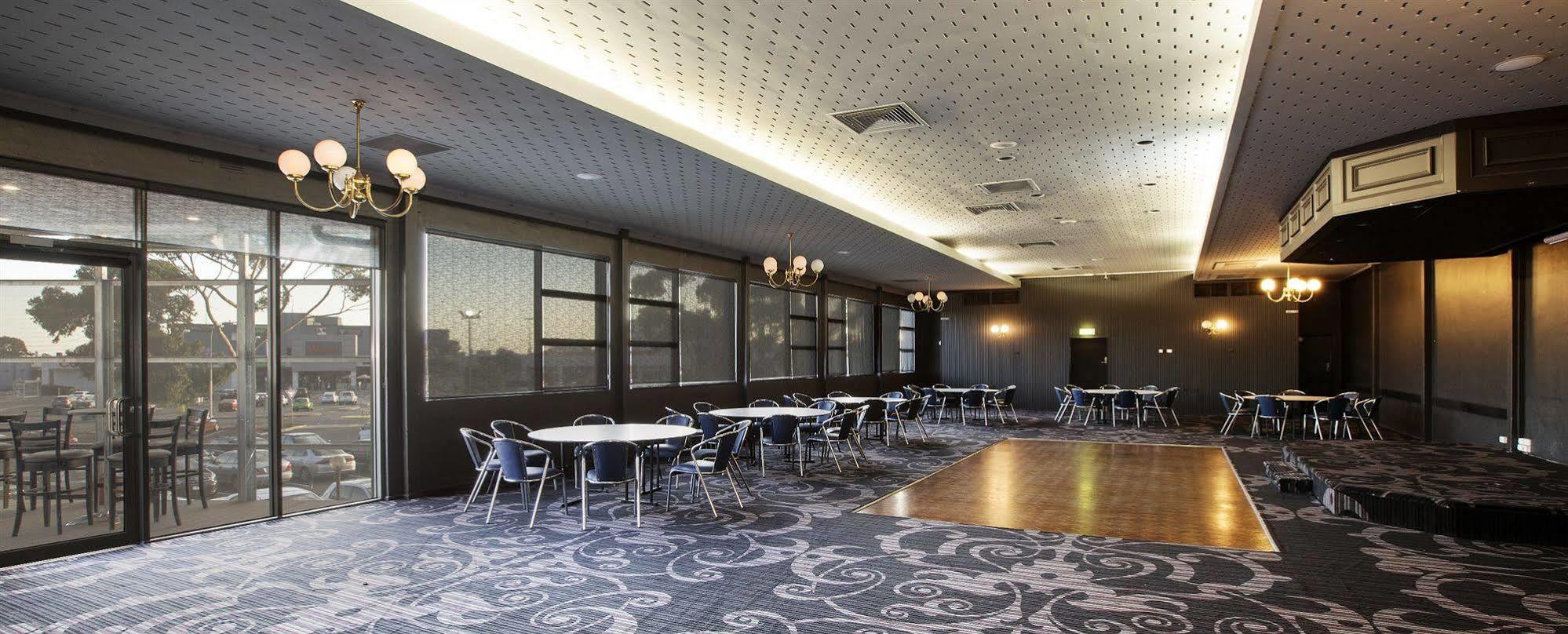 Nightcap At Skyways Hotel Melbourne Exterior photo